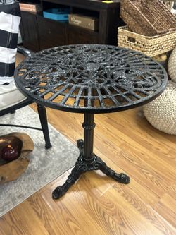 Vintage 23” black round cast of metal outdoor  bistro table