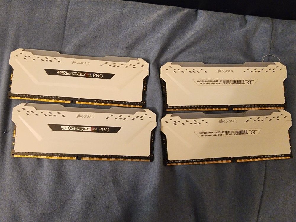 32GB RGB Corsair Vengeance Pro (WHITE)
