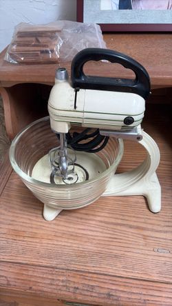 GE Vintage Mixer With Bowl