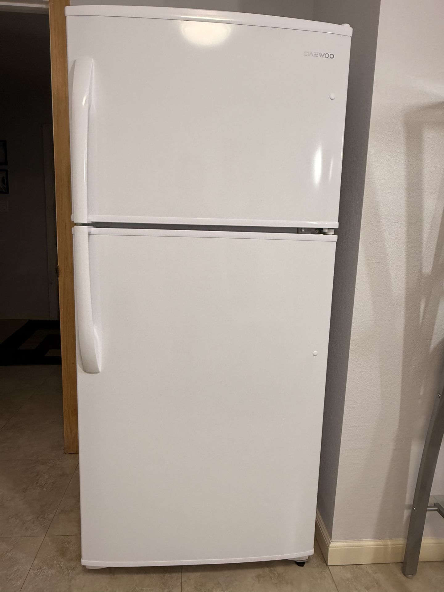 Top Freezer Refrigerator 18 Cu. Ft.