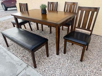 Free Delivery 🚚 6-Piece Wood Dining Set✨