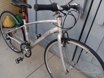 SPECIALIZED. Hybrid. 700c Tires