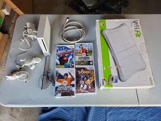 Wii Complete With 4 Games, All Cables, And Wii Fit Board (Except Wiimote)