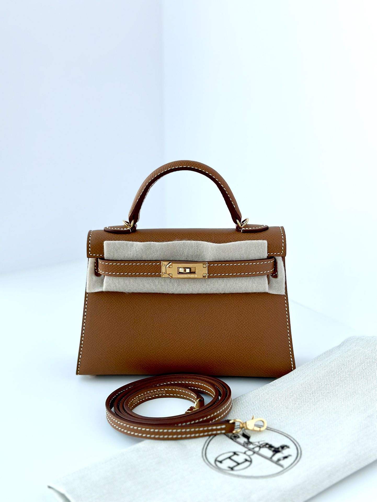 Birkin Leather bag (Gucci, Prada, Louis Vuitton, Chanel) for Sale in  Houston, TX - OfferUp