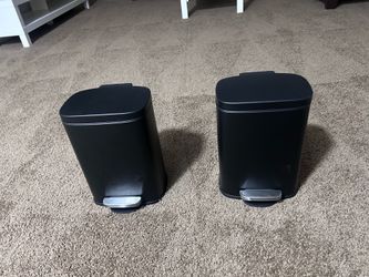 Black bathroom trashcans  with slow close lid