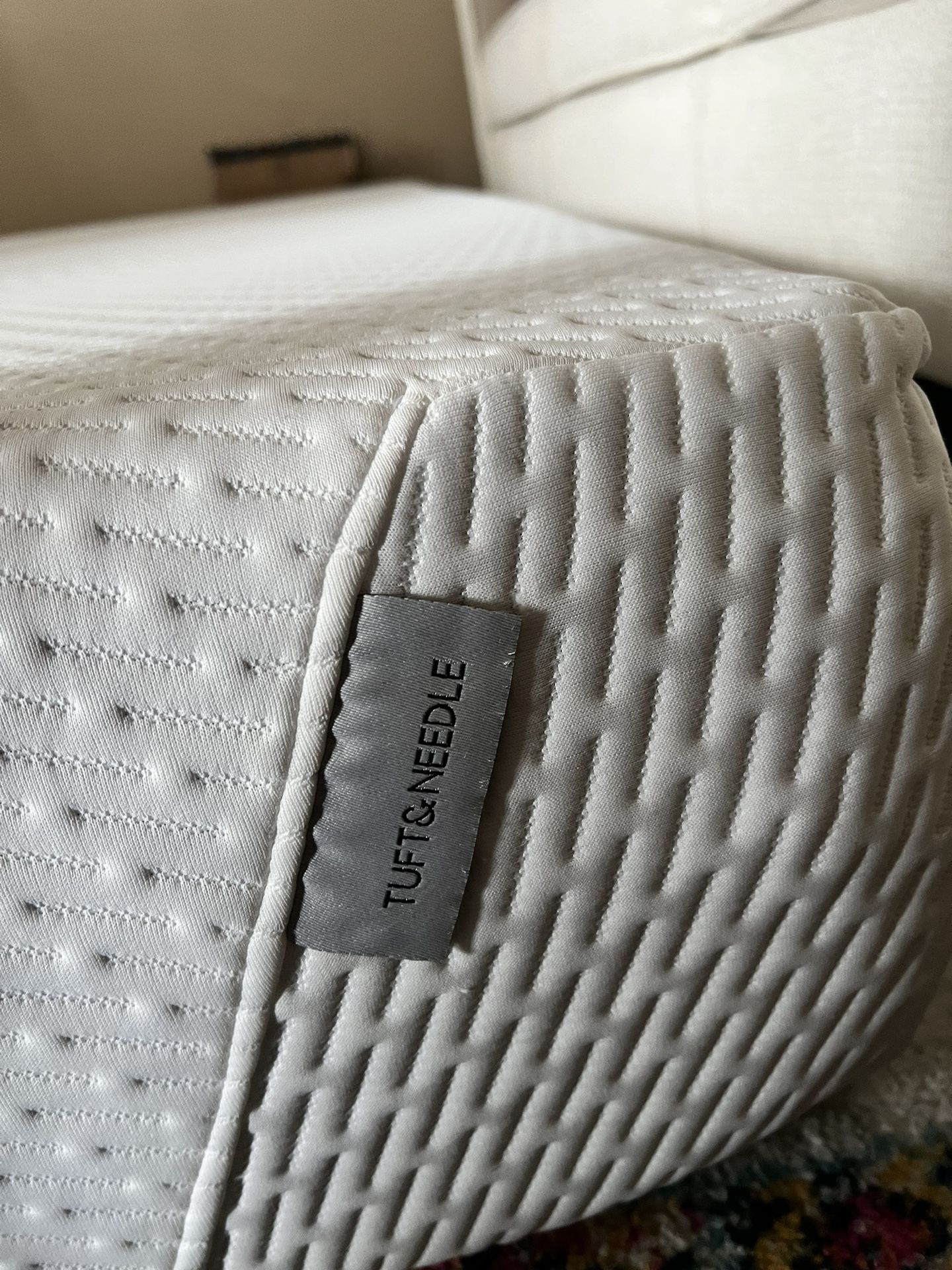 Tuft And Needle 10” Memory Foam Queen Mattress Mint Condition Furniture