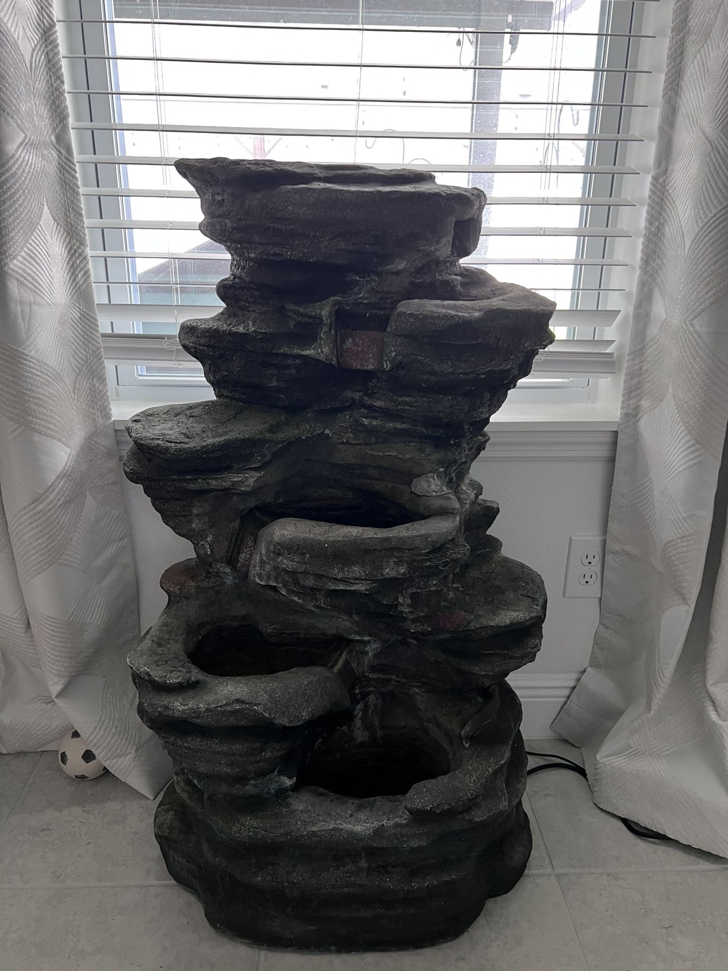 Outdoor Rock Fountain with LED Lights in Gray Stone Look