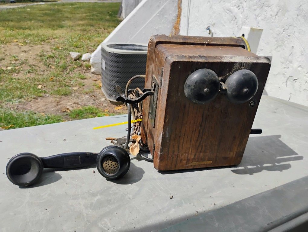 Early 1900s Kellogg Chboard & Supply Co. Crank Telephone