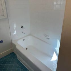Bathtub And Shower Surround Walls Resurfaced 