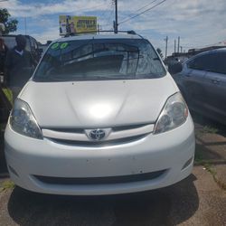 Toyota Sienna Van 2007