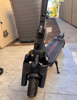 Segway Ninebot MAX G3 Electric Scooter + Hiplok DX1000 Lock — 240 Miles Price  **$1,050 OBO**