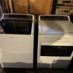 Whirlpool Washer And Dryer Set Good Conditions 