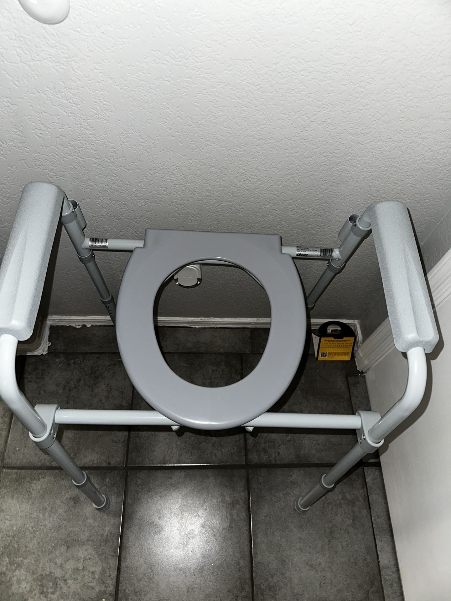 K Foldable Steel Bedside Commode Chair, Portable Toilet 