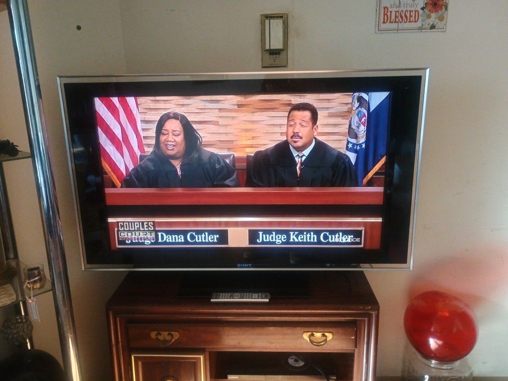 60 Inch Sony Flat Screen Has HDMI Has A Remote Very Good Picture No Issues