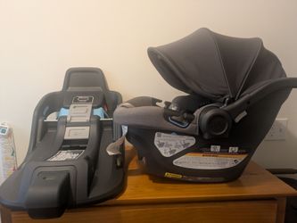 Uppababy aria ( infant car seat with base)