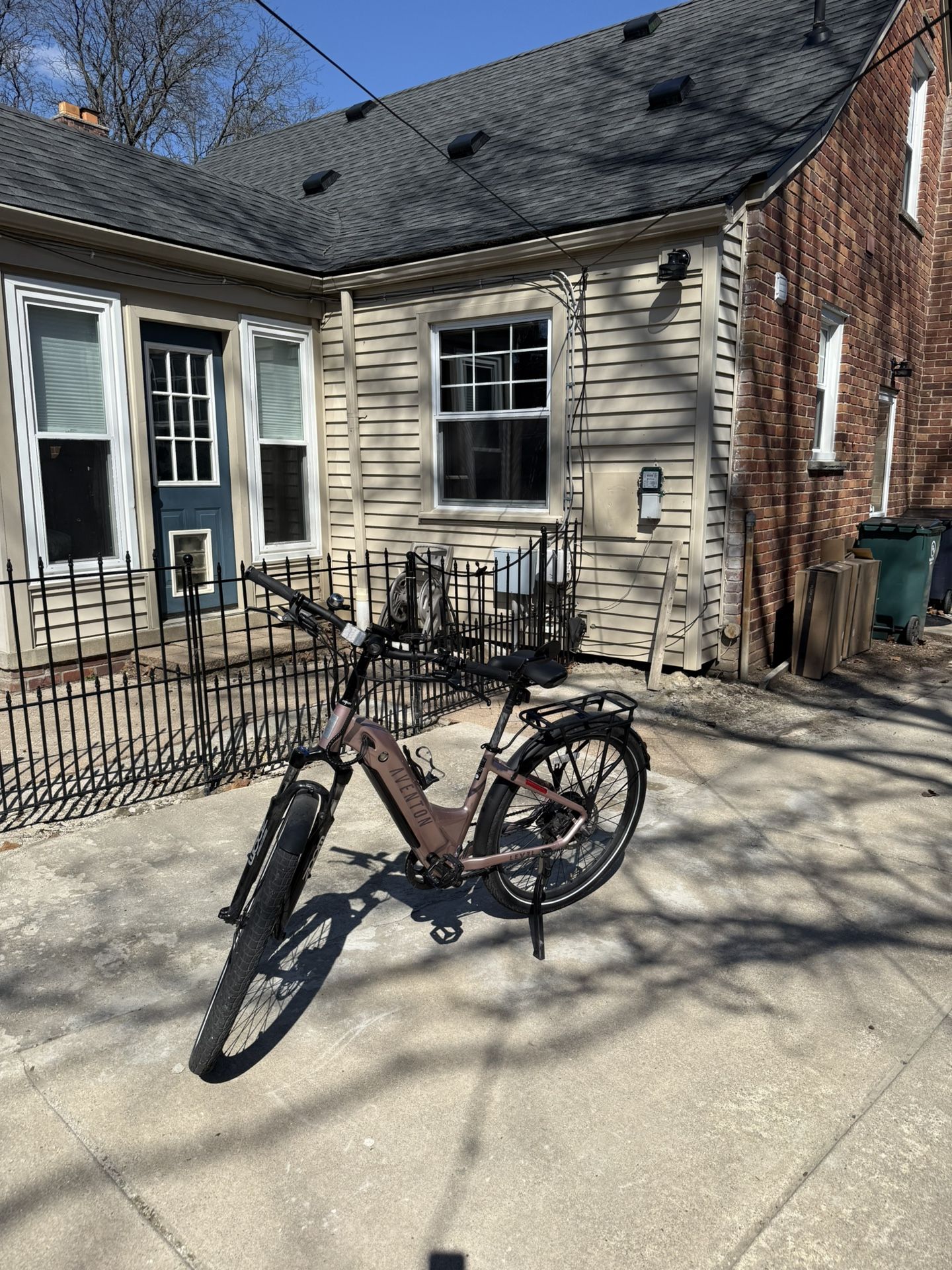 Only 1 Years Aventon Level.2 E-Bike.
