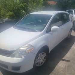 2011 Nissan Versa Hatchback  108k Miles  1st $4000