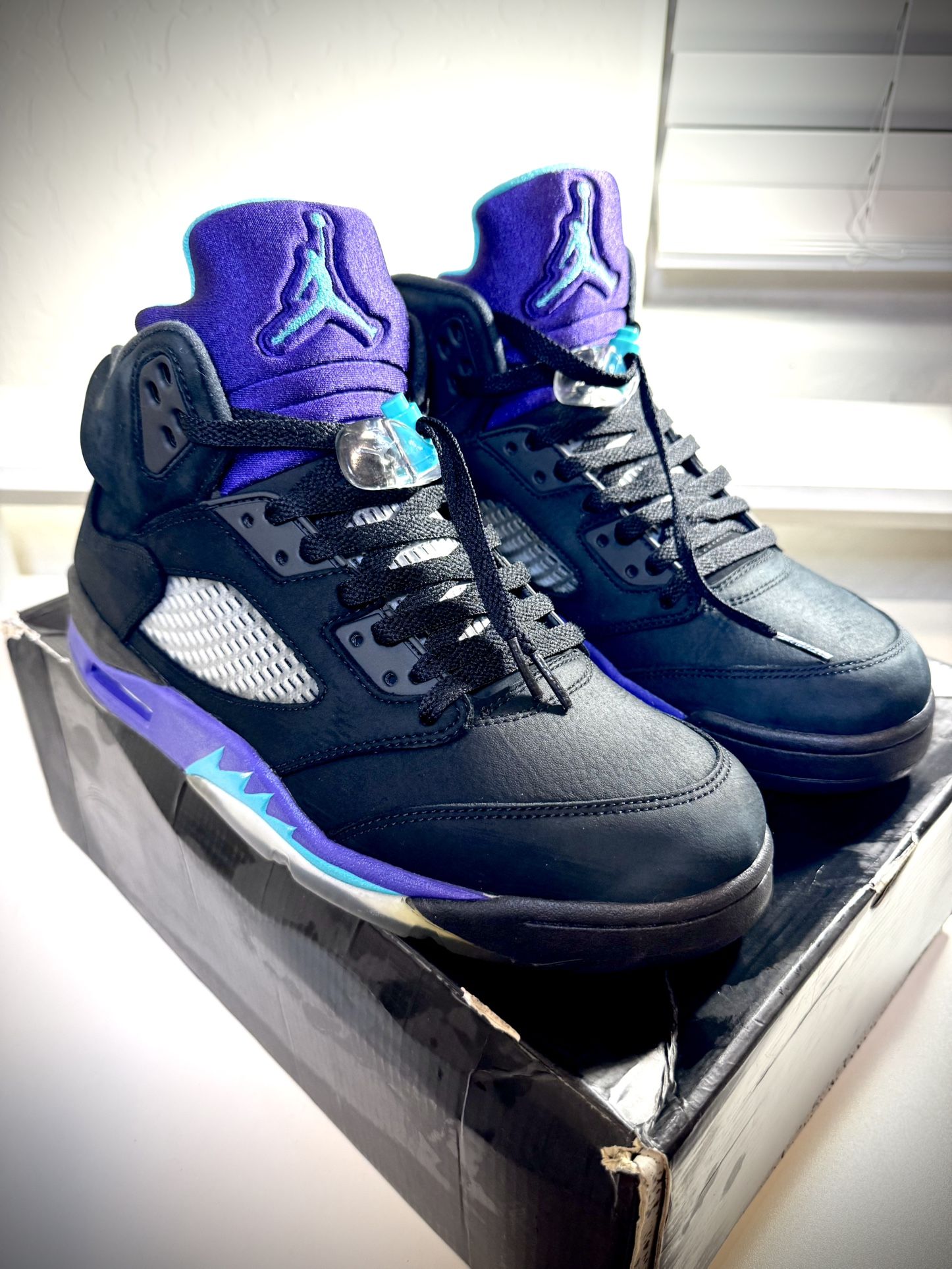 Air Jordan 5 Retro “Black/New Emerald–Grape Ice” 📏 Size: 10.5 Men’s