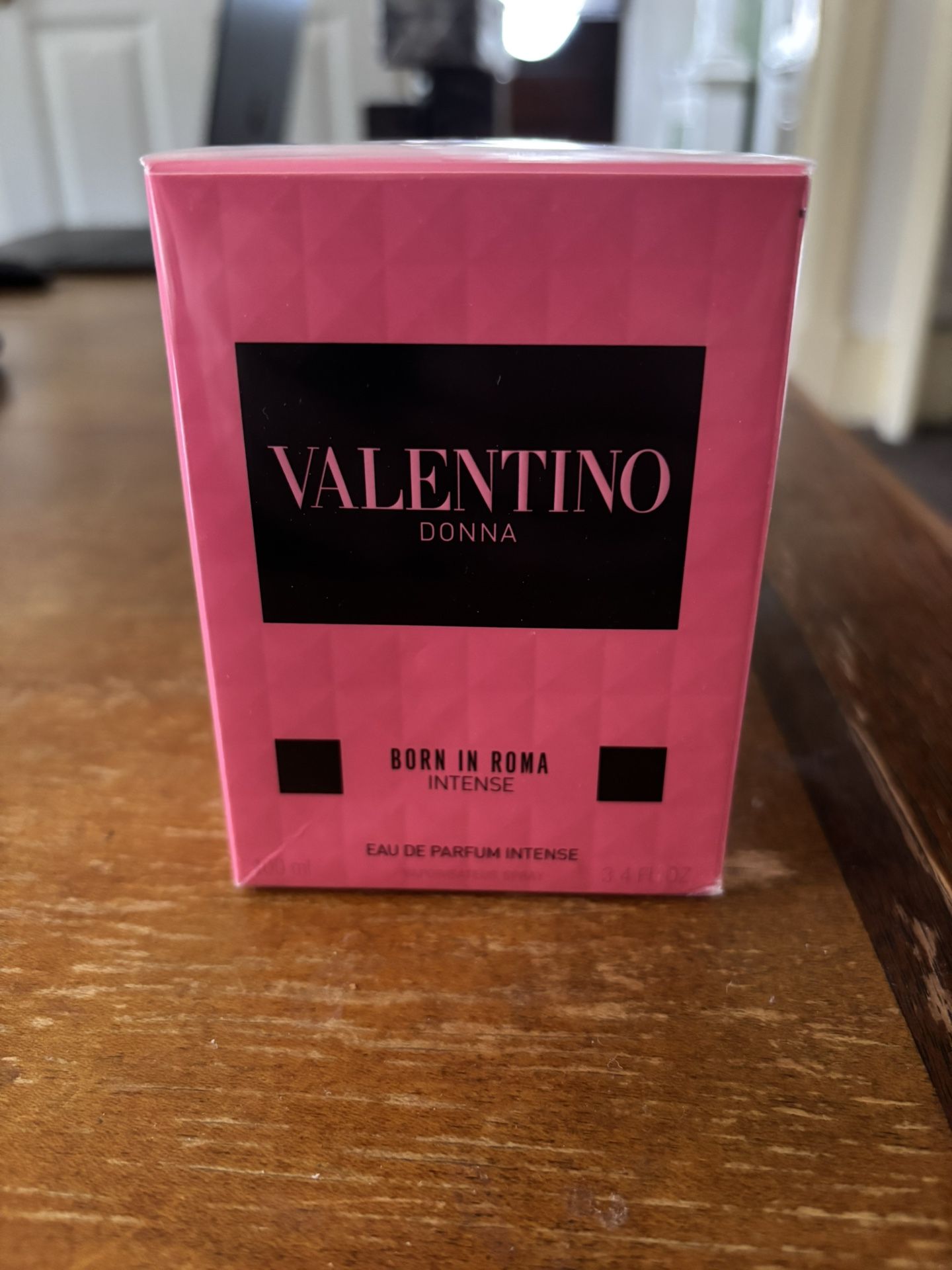 Valentino Donna Women’s Designer Perfume! 3.4oz Brand new Sealed