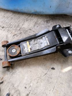 3 t jack it's super heavy so be ready to pik it up yourself