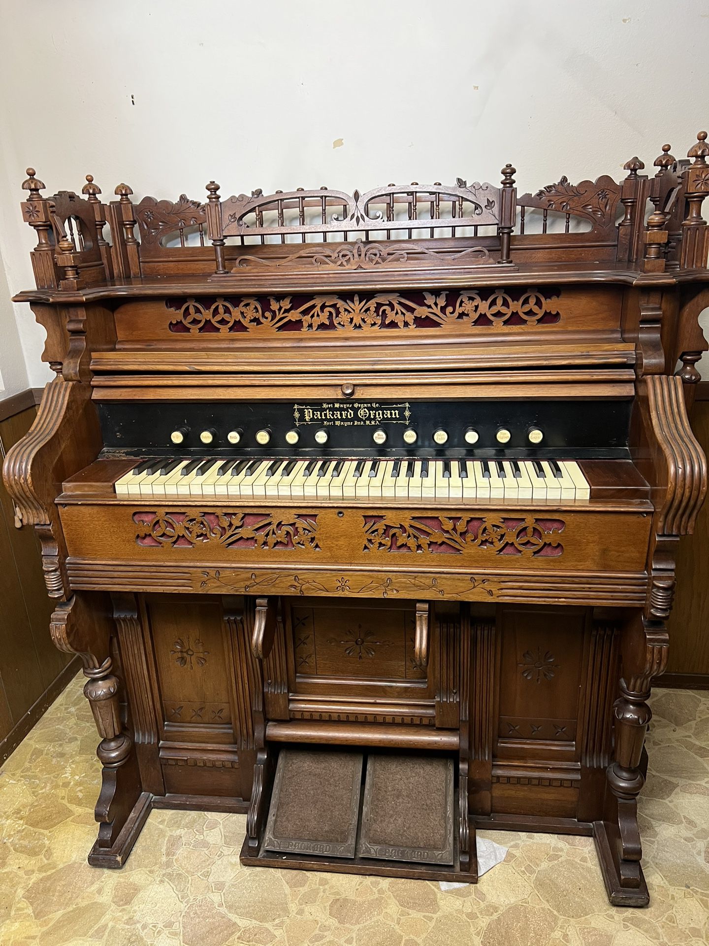 Antique Oak Pump Organ - Packard Bell