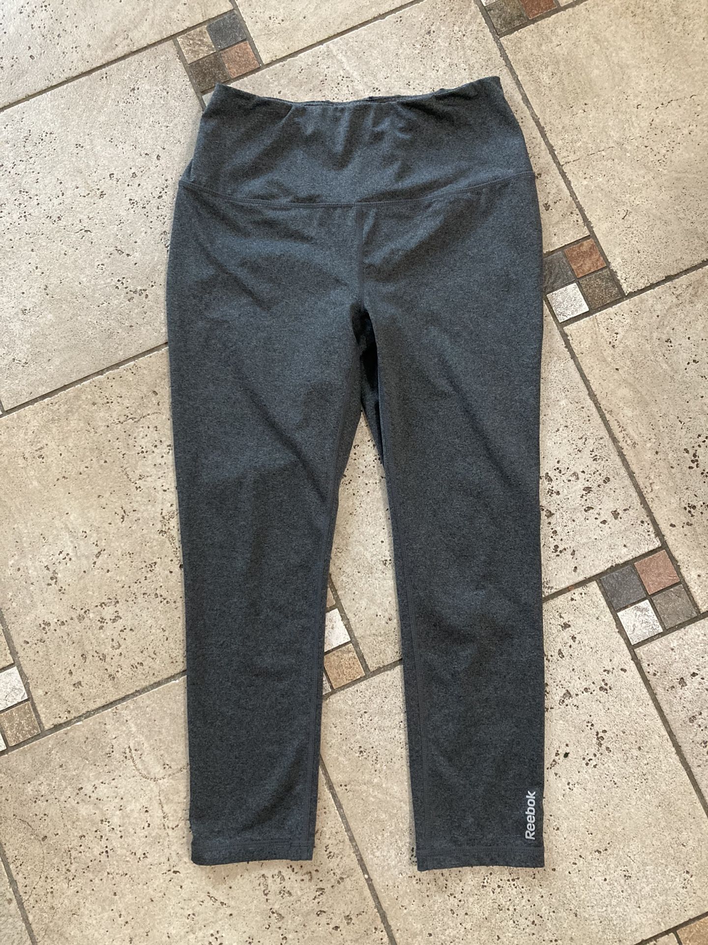 EUC Reebok Women Activewear Size M