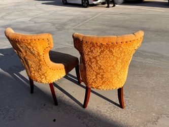 $40 flipping opportunity. Two chairs.