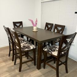 Free Delivery - Table with 6 chairs and leaf