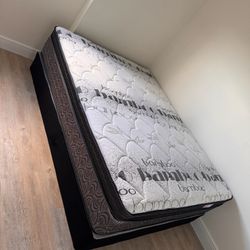 Queen mattress Bamboo pillow top set with box spring (2pc - new)