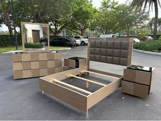 Modern Bedroom Set Queen Size MDF Wood Brown Color Like New by Italy Furniture