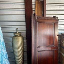 Free Queen Bed And Frame And Lamp 