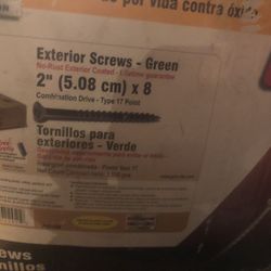 1000 peice box of screws