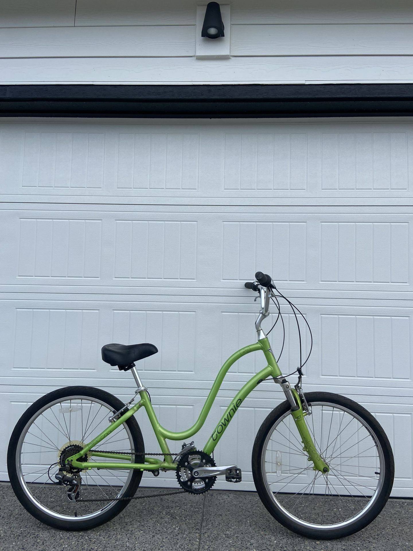 Electra Townie 21D Step-Thru Women’s Comfort Bike Lightweight Bicycle