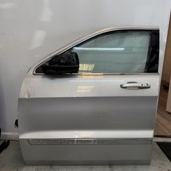 11-22 Jeep Grand Cherokee OEM Front Left LH Driver Door PS2 SILVER *SCRATH*