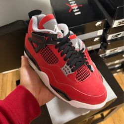 Jordan retro 4 toro 2026