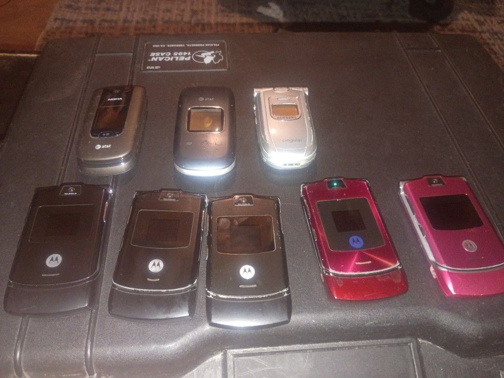 Vintage Cell Phones Lot 5 Razors