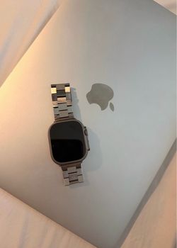 Apple Watch Ultra 2, 49mm Titanium