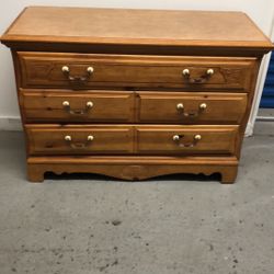 44”wx18”dx31”h Good condition dresser