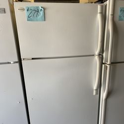 Frigidaire Refrigerator White Xcellnt . Warehouse pricing.   Warranty  . Delivery Available . 2522 Market st. 33901