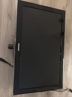 Samsung LN32C450 32-Inch 720p 60Hz LCD HDTV 2010 Black(Never used)