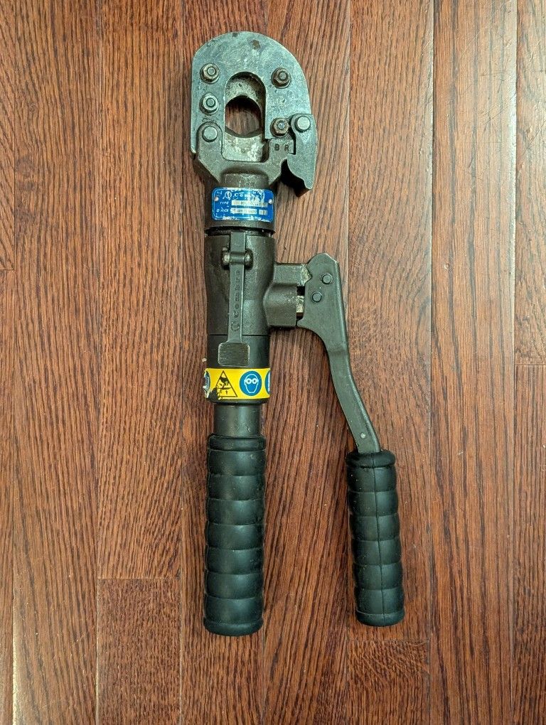 Cembre Hydraulic Handheld Cable Cutter 