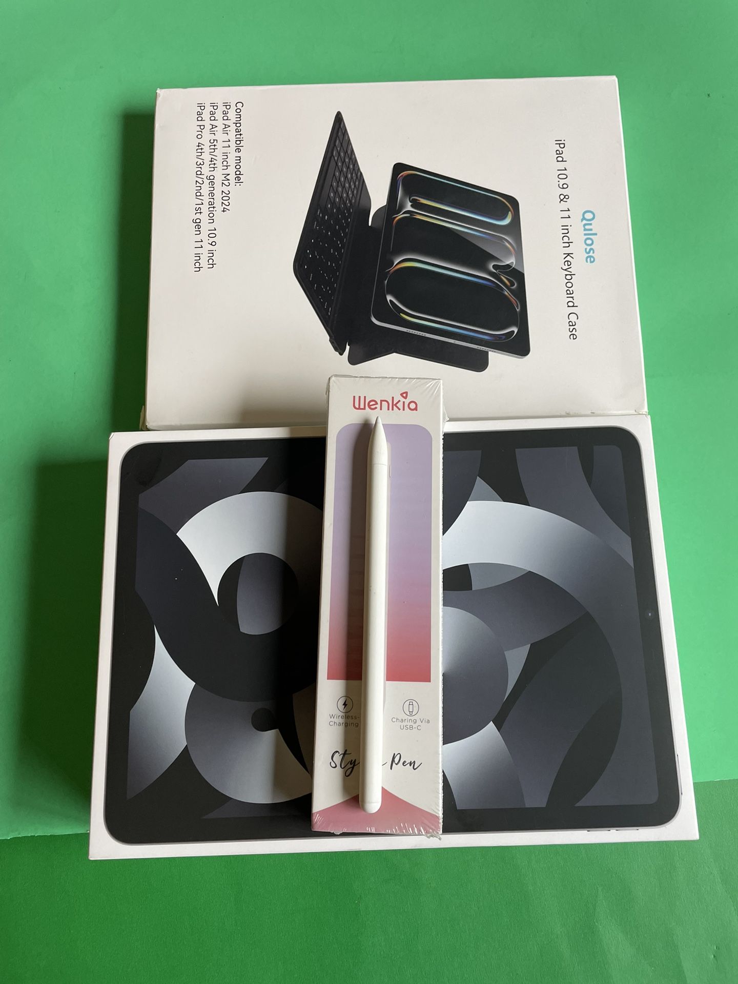 Apple iPad Air 5th Generation (M1 Chip) 64GB with Box, Pen And Keyboard