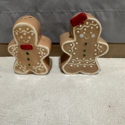 Christmas Gingerbread Salt And Pepper Shaker Set.