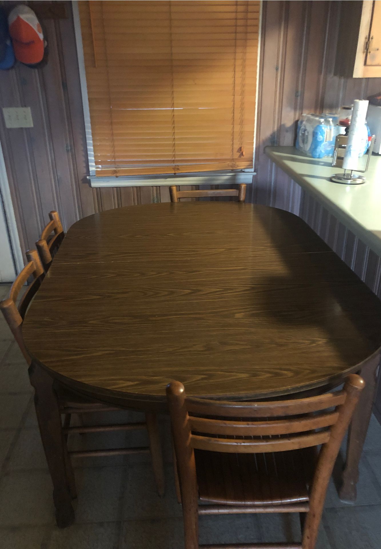 Kitchen Table w 4 chairs