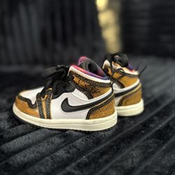 Air Jordan 1 Mid SE TD ‘Wear-Away Taxi’ | Size 4.5C