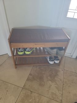 Shoe bench with storage