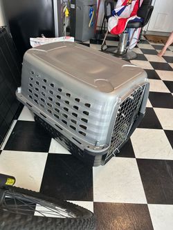 Large Petmate Dog Kennel
