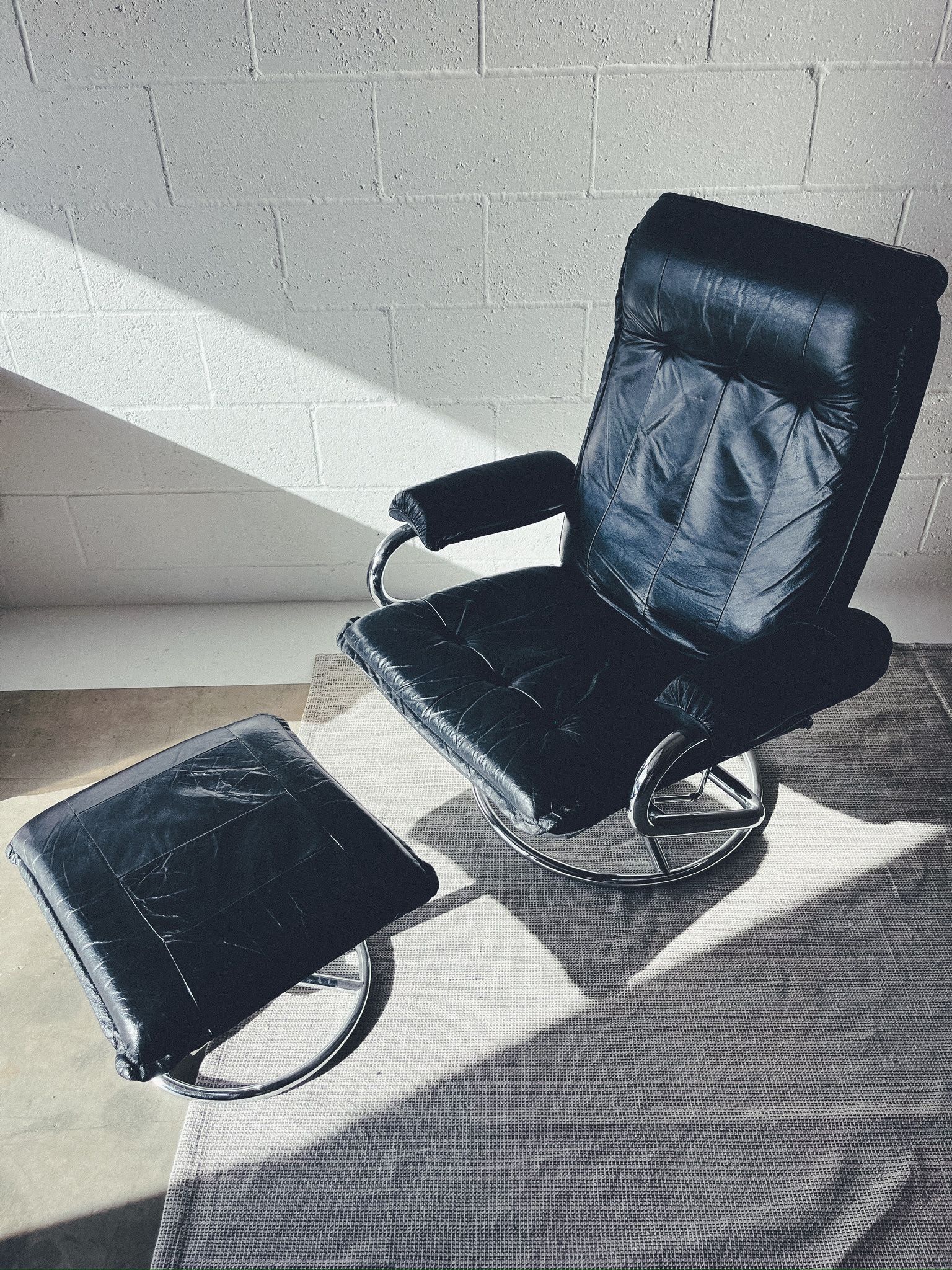 Vinyl Reclining Chair With Ottoman