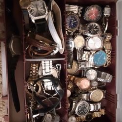 ASSORTED JEWELRY 