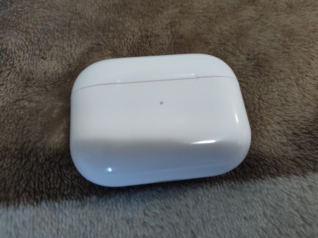 Airpods Pro 2nd White very little use.Very little use